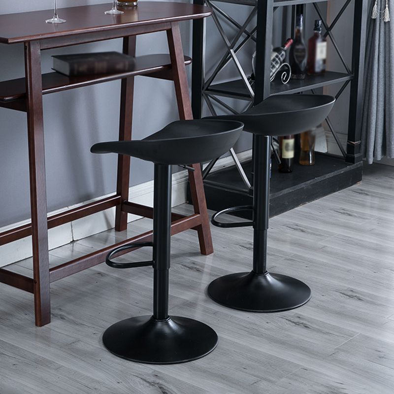 Industrial Style Plastic Seats Barstool Rotating Lifting Metal Leg Bar Stool for Indoor Clearhalo 'Bar Furniture' 'Bar Stools' 'bar_stools' 'furn' 'furn_bar_stools' 'furniture_bar_stools' 'Kitchen & Dining Furniture' 'kitchen&dining_furn' 'kitchen' 'kitchen_furn' Furniture' 1200x1200_f83fd71b-027a-447e-9125-2cb4b84dad22