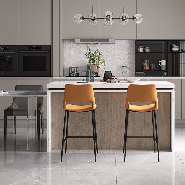 革のバースツールモダンバックレストカウンタースツールが金属脚