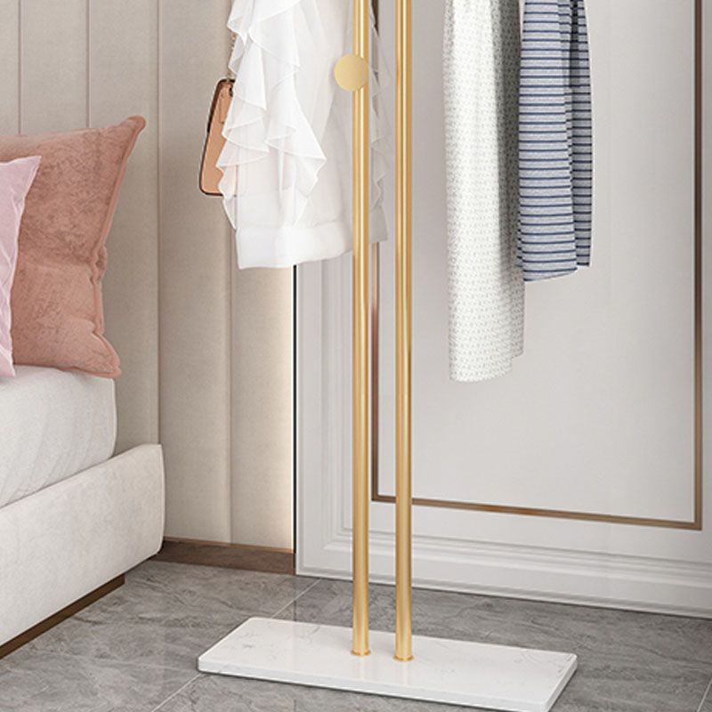 Moderne Metallhalle stehen frei von Hängsschienen und Haken