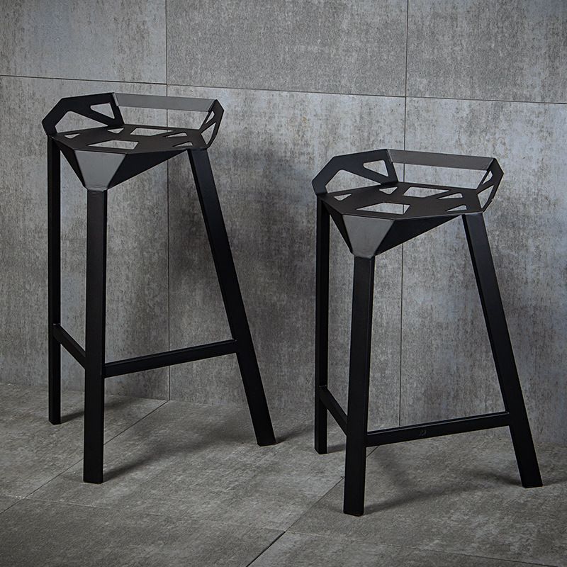 Industrial Low Back Bar Stool Metal Counter Height Stool in Black Clearhalo 'Bar Furniture' 'Bar Stools' 'bar_stools' 'furn' 'furn_bar_stools' 'Furniture' 'Kitchen & Dining Furniture' 1200x1200_f920e27b-a361-48a4-92ea-bea2813d0315