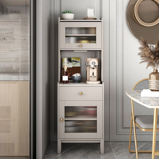 Scheda laterale in pietra a buffet da pranzo in stile glam con armadi e cassetti