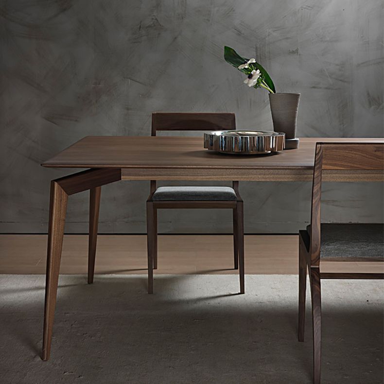Moderne rechthoekige donkerbruine houten eettafel met 4 poten