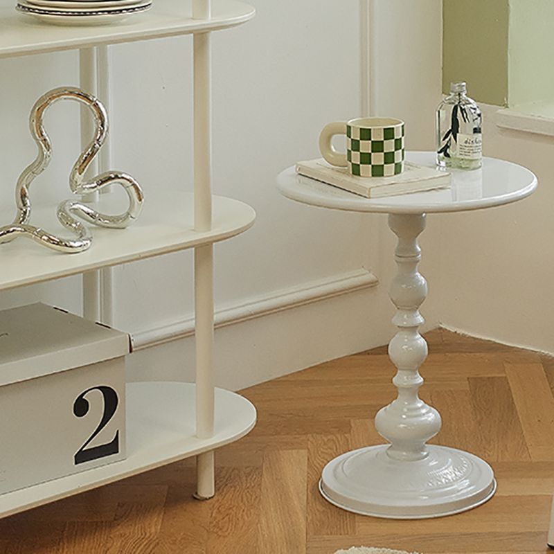 Tabla de extremo redonda de metal modernista Tabla de pedestal de 20.5 "de altura