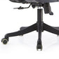 Eigentijdse bureaustoel met kantelmechanisme. Ergonomische bureaustoel met middenrug van gaas