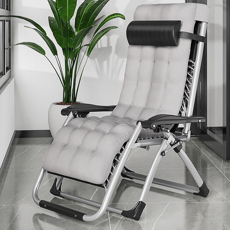 Reclinabile ergonimico interno contemporaneo in base in metallo a colori solidi