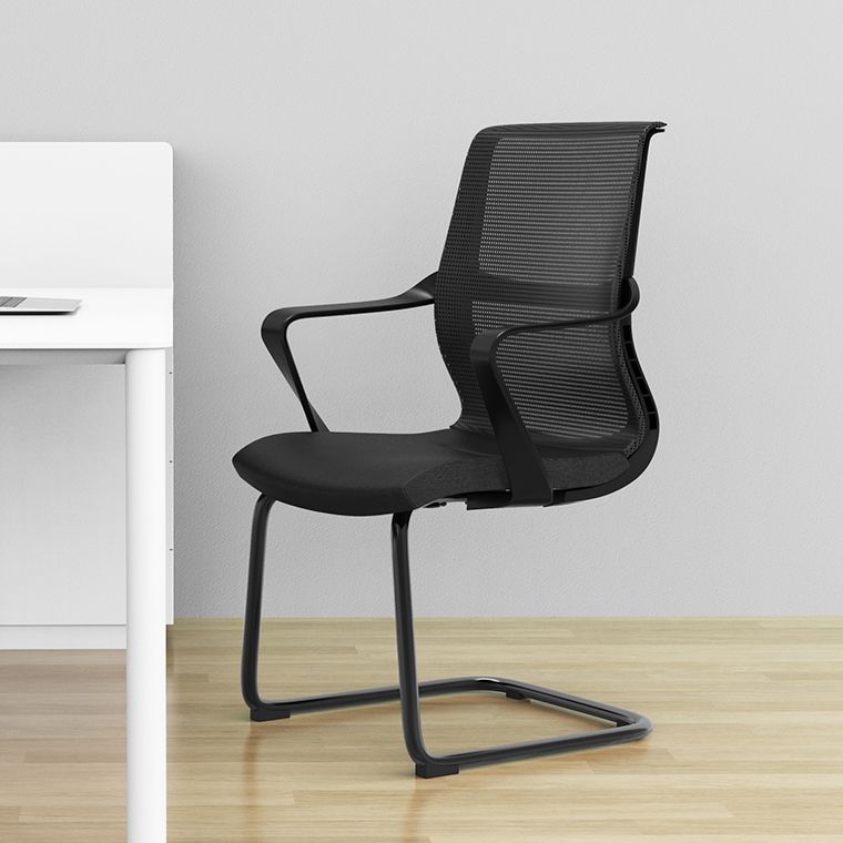 Chaise de bureau de style moderne, bras fixes à dossier moyen, chaise de travail ergonomique en maille