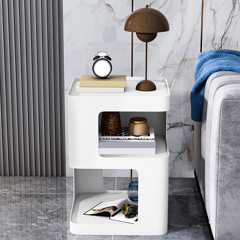 Tavolo da snack di estremità laterale modernistica con ripiani in metallo tavolo da camera da letto
