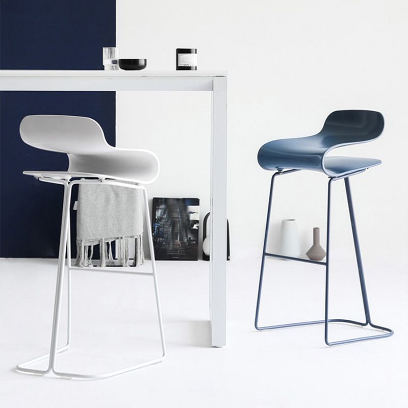 Armless Metal Indoor Bar Stool Scandinavian Plastic Stool with Footrest