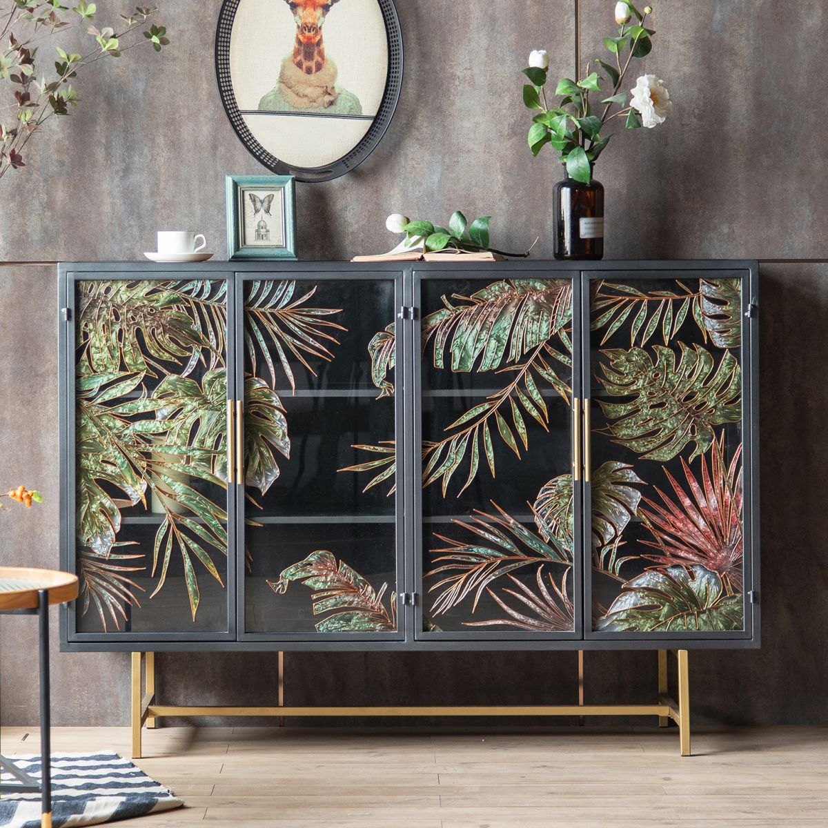 Tradizionale mobile in legno in porcellana in vetro con porte con porte