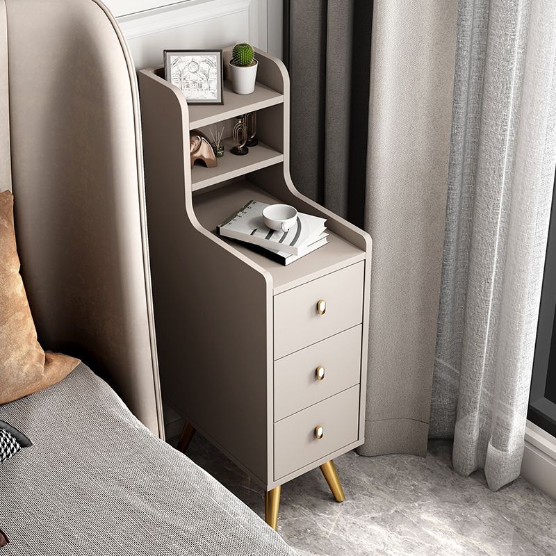 Mesa nocturna de almacenamiento abierta de cama de madera con patas con piernas