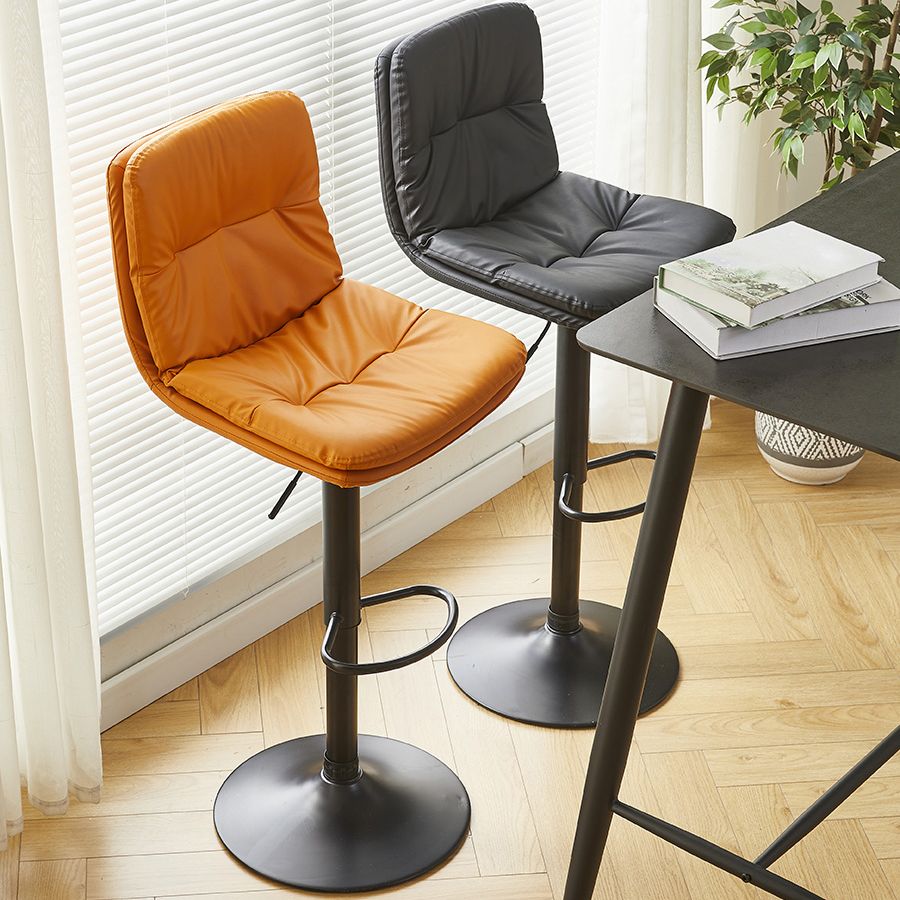 Style moderne tabouret de bar rembourré à réglage rotatif avec des jambes en métal