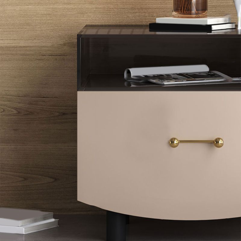 Nightand avec tiroir et étagère de 22 "" table de nuit en bois massif de haut avec les jambes