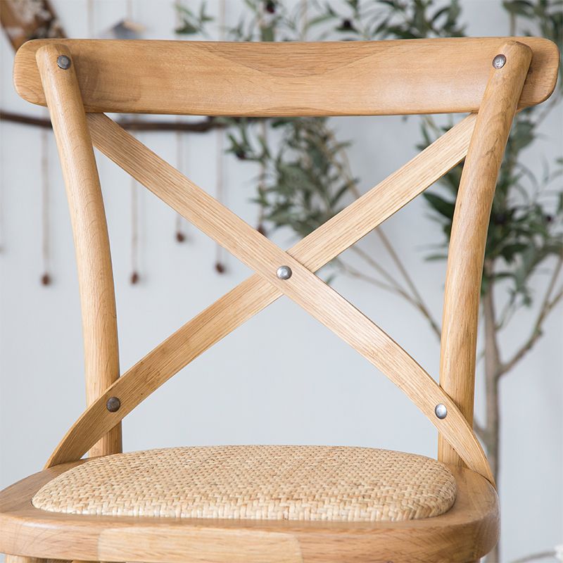 Taburete de bar Bristol contemporáneo de madera de roble con asiento y reposapiés de madera