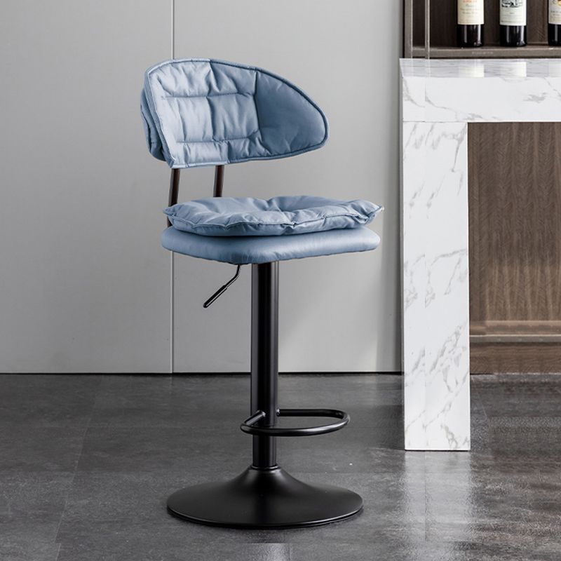 Tabouret de barre de bar métal scandinave tabouret de comptoir bas bas en finition mate pour intérieur