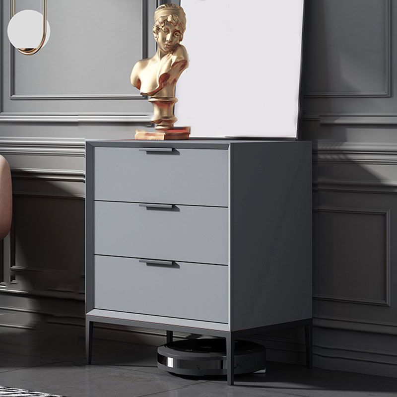 Eigentijdse borst verticale bachelor's borst met metalen voeten