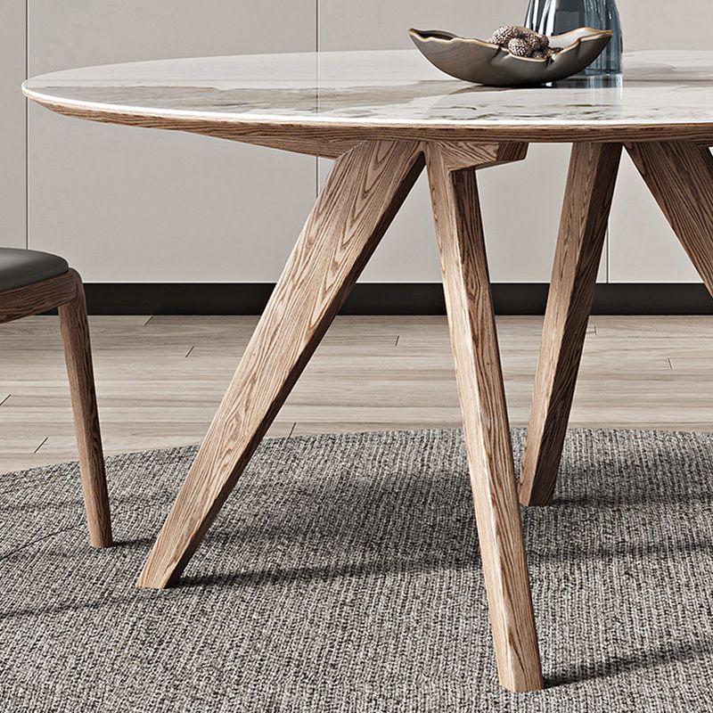 Witte gesinterde stenen tafel rond huiskeukendiner met natuurlijke poten