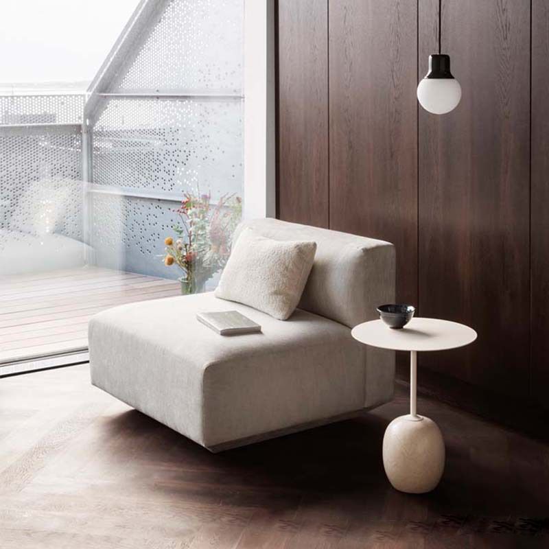 丸いメタルテーブル大理石の台座ベース中世のモダンスタイルのサイドテーブル