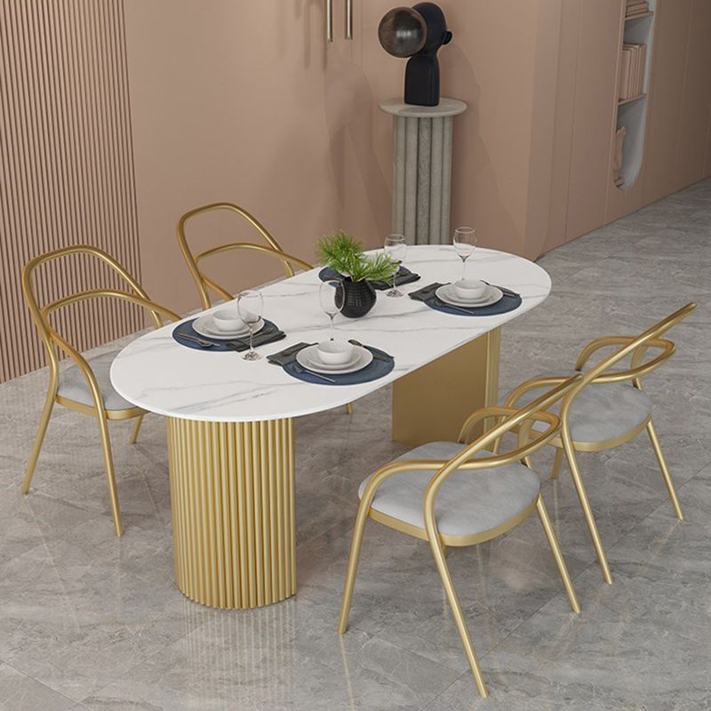 ゴールドベースのある伝統的な高級ダイニングテーブル楕円形のホームテーブル