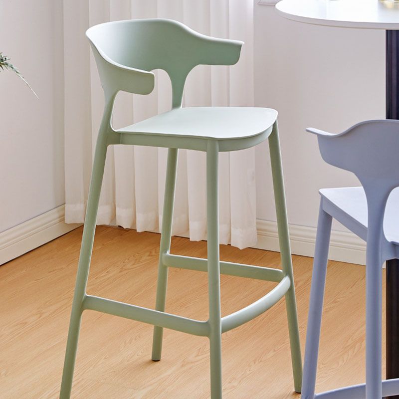 Modern Style Plastic Bar Stool with Footrest and Low Back Living Room Simple Bar Stool Clearhalo 'Bar Furniture' 'Bar Stools' 'bar_stools' 'furn' 'furn_bar_stools' 'furniture_bar_stools' 'Kitchen & Dining Furniture' 'kitchen&dining_furn' 'kitchen' 'kitchen_furn' Furniture' 1200x1200_fc659e98-4c6f-46d2-8e68-d5c638eaa275