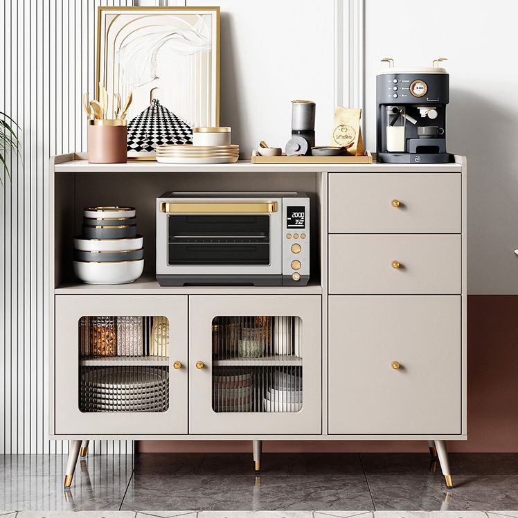 Credenza a scaffalatura regolabile in legno ingegnerizzato glam con top in pietra per soggiorno