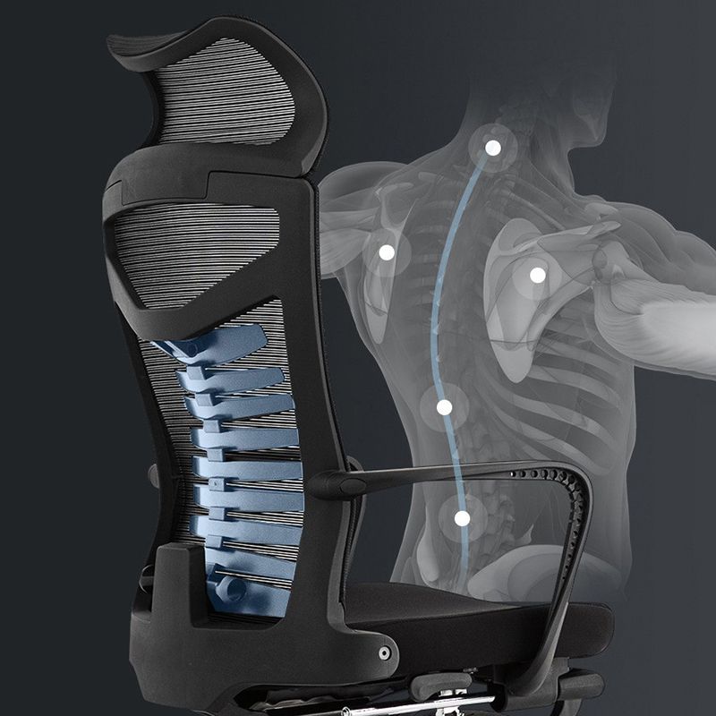 Moderne zwarte bureaustoel met hoge rug en zwenkbureaustoelstoel