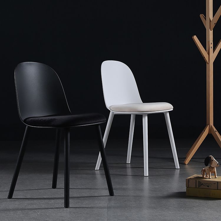 Plastic Scandinavian Dining Room Side Chair Matte Finish Parsons Dining Chair (Set of 4) Clearhalo ' kitchen&dining_furn' 'Dining Chairs' 'Dining Tables & Seating' 'dining_chair' 'furn' 'furn_dining_chair' 'Furniture' 'furniture_dining_chair' 'Kitchen & Dining Furniture' 'kitchen' 1200x1200_fca1b7ab-ef43-46ac-87f5-87f454096ee1