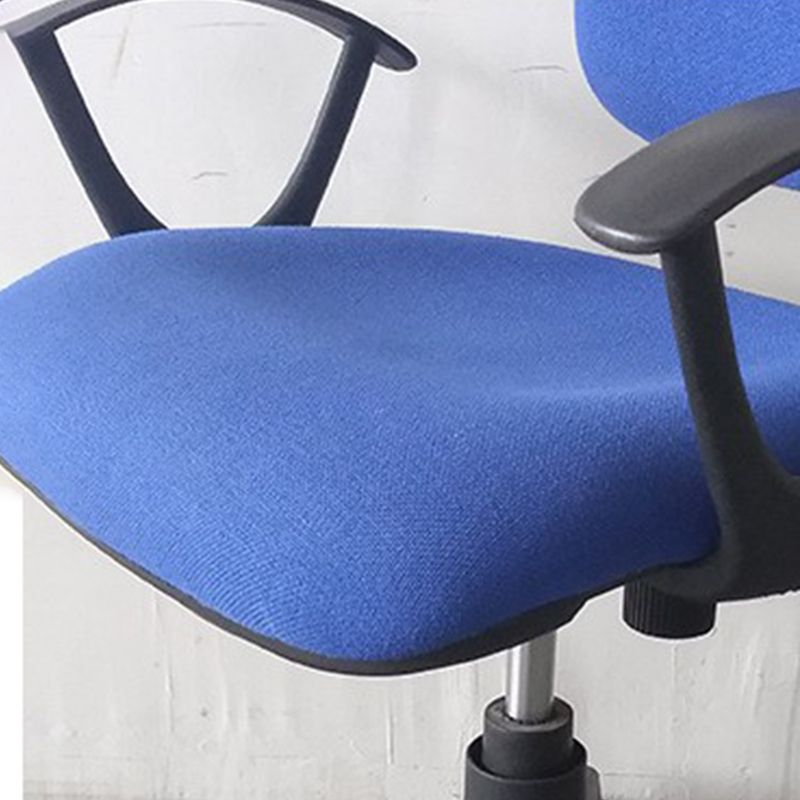 Moderner Schreibtischstuhl aus Metall mit mittlerer Rückenlehne und Rollen