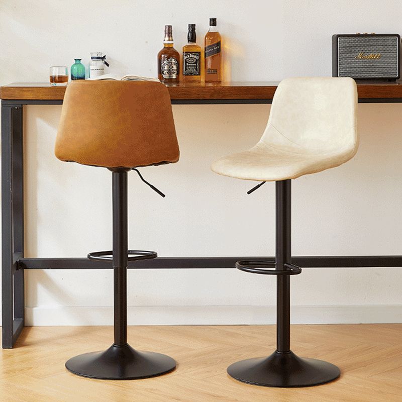 Tabouret de comptoir sans accoudoirs à dossier industriel, tabouret de bar réglable en fer avec coussin en cuir