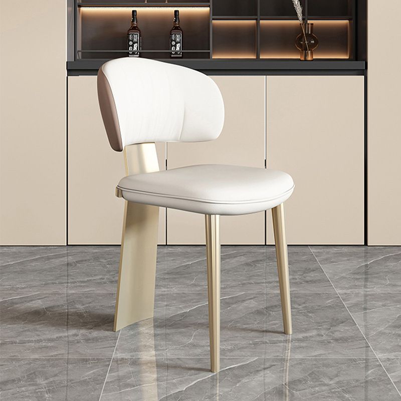 Sedia da pranzo senza braccio imbottita glam in gambe dorate