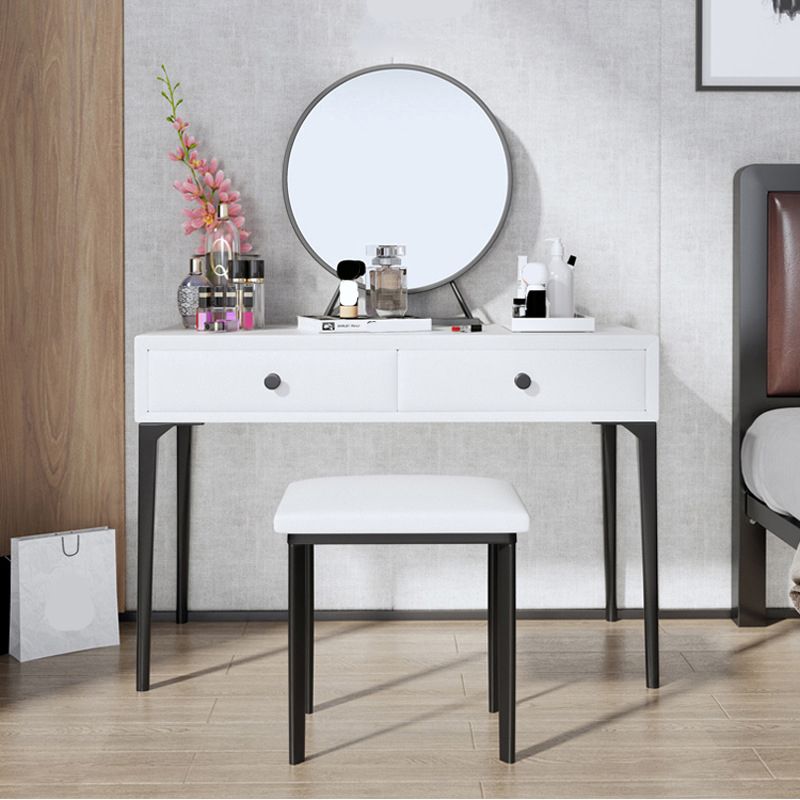 Metall -Waschtisch mit Stuhl und Spiegel in schwarz/weißer Waschtisch