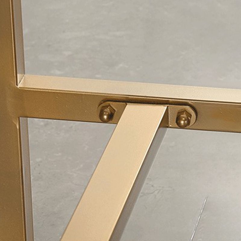 Moderner, barhoher Bistro-Bartisch mit Kunstmarmorplatte und goldenem Sockel