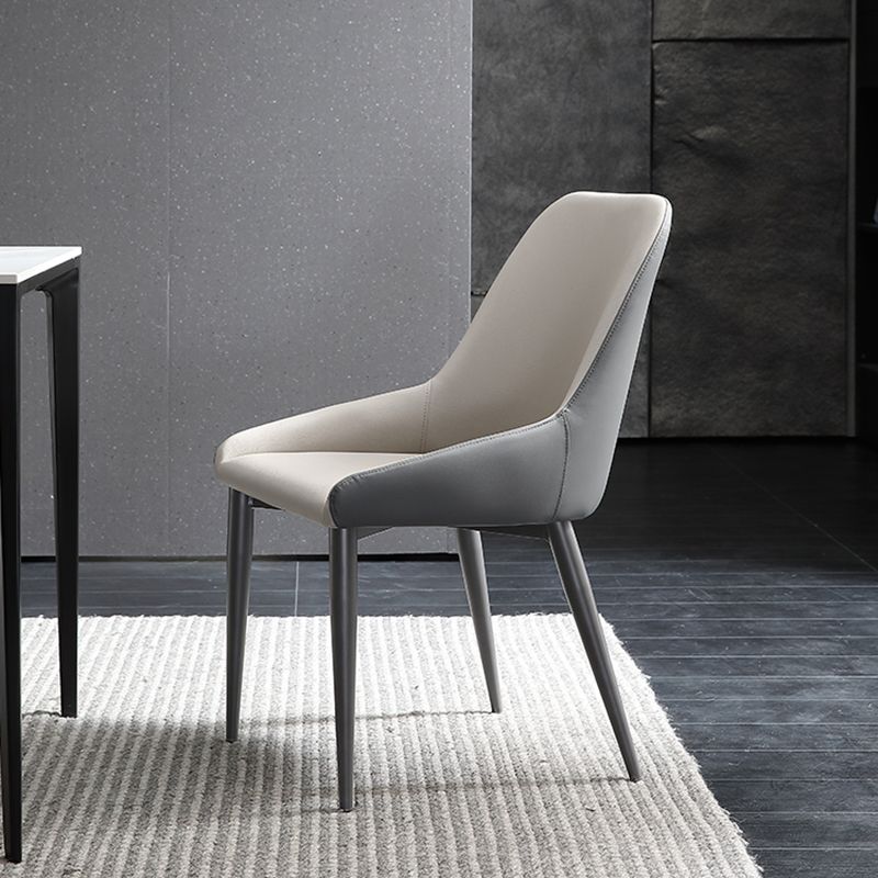 金属製の脚のキッチン用の現代的なダイニングチェアアームサイドチェア