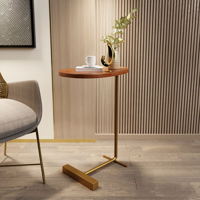 Mesa geométrica de mesa lateral modernista C de metal C con tapa de mármol