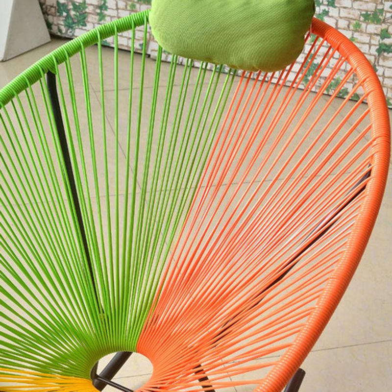 Sedia accento a dondolo contemporaneo in metallo e sedia da bilanciere di vimini 28.3 "x 43.3" x 35.4 "