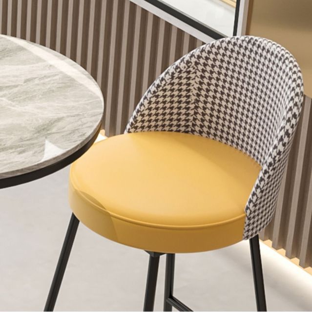 Taburete de barra de cubo de la silla de reposapiés de cuero moderno con base negra