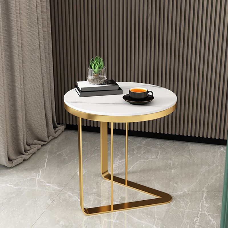 モダンな石トップサイドテーブルラウンドブラック/ゴールドメタリックCテーブル