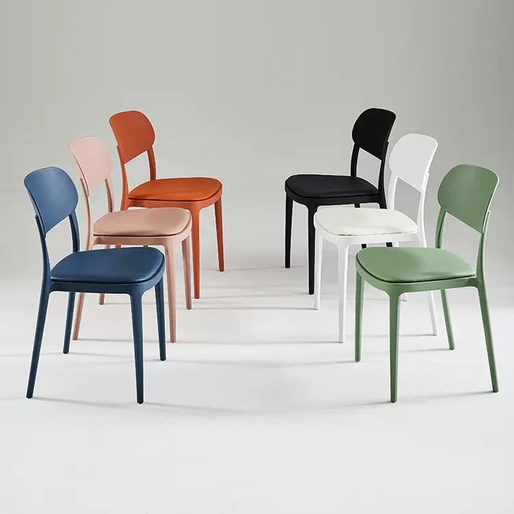 Silla de plástico de silla lateral de apilamiento interior moderno con tapizado