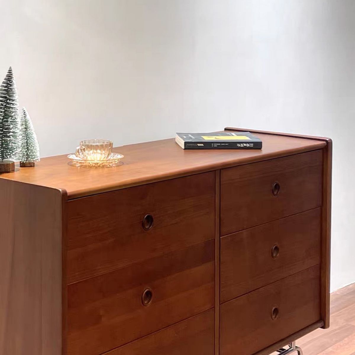 Mid-Century Modern Accent Chest with Drawers and Straight Legs in Brone Clearhalo 'Cabinets & Chests' 'cabinets_chests' 'furn' 'furn_cabinets_chests' 'Furniture' 'Living Room Furniture' 1200x1200_fec694b5-d8e4-4b7c-9e5b-a702a2236bfd