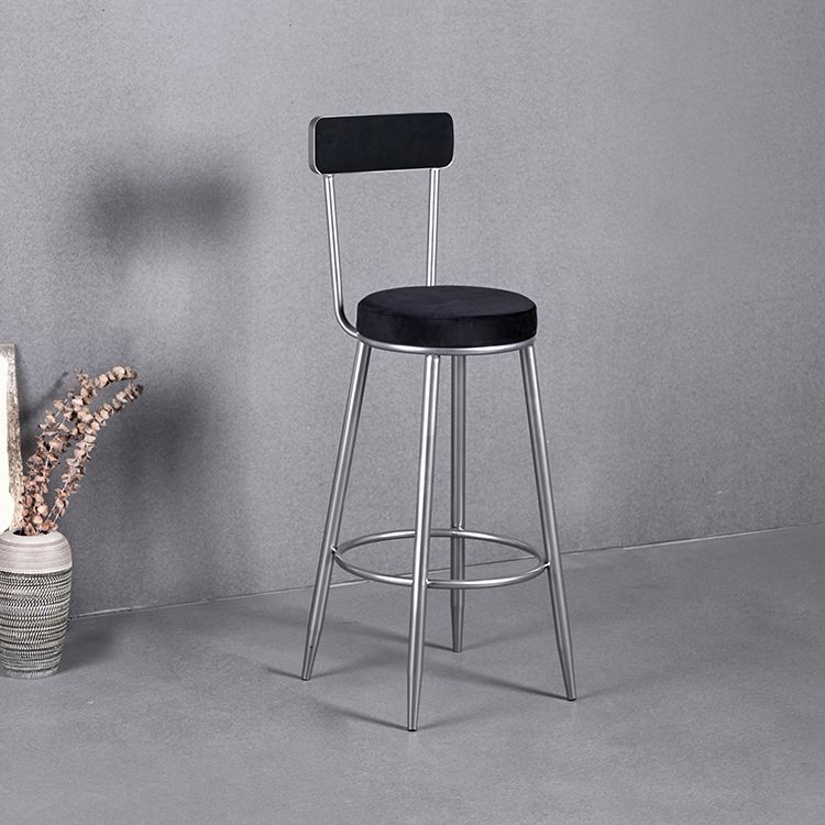 Sgabello da bar rotondo di ferro scandinavo.