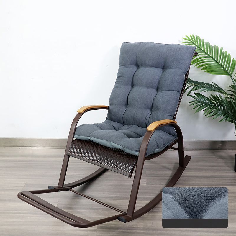 Chaise à bascule moderne du rotin moderne chaise à bascule intérieure