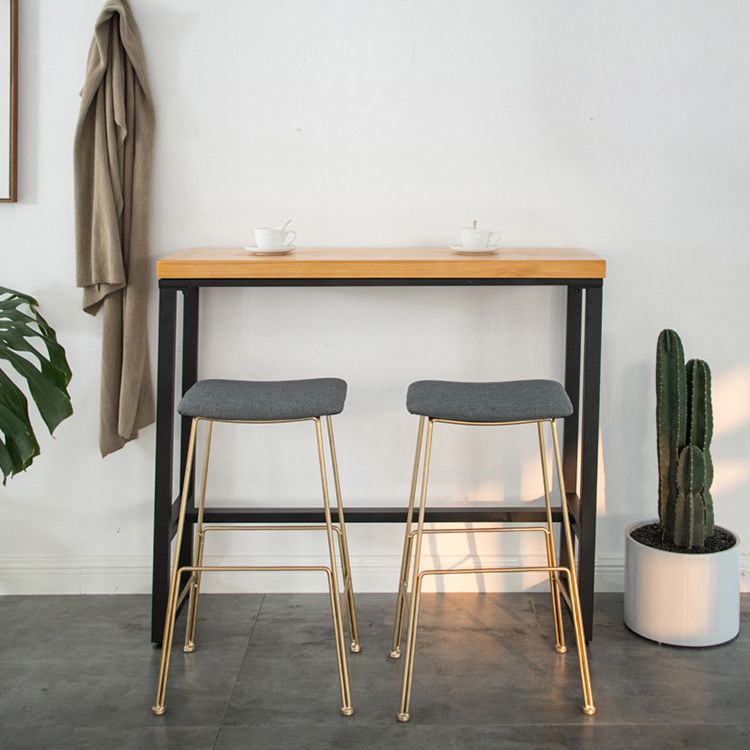 Glam Metallhocker gepolsterte Thekenhocker im matten Finish für Innenräume