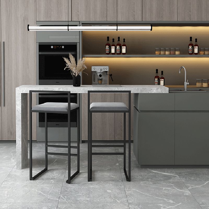 Negozio di gioielli contemporanei con bancono