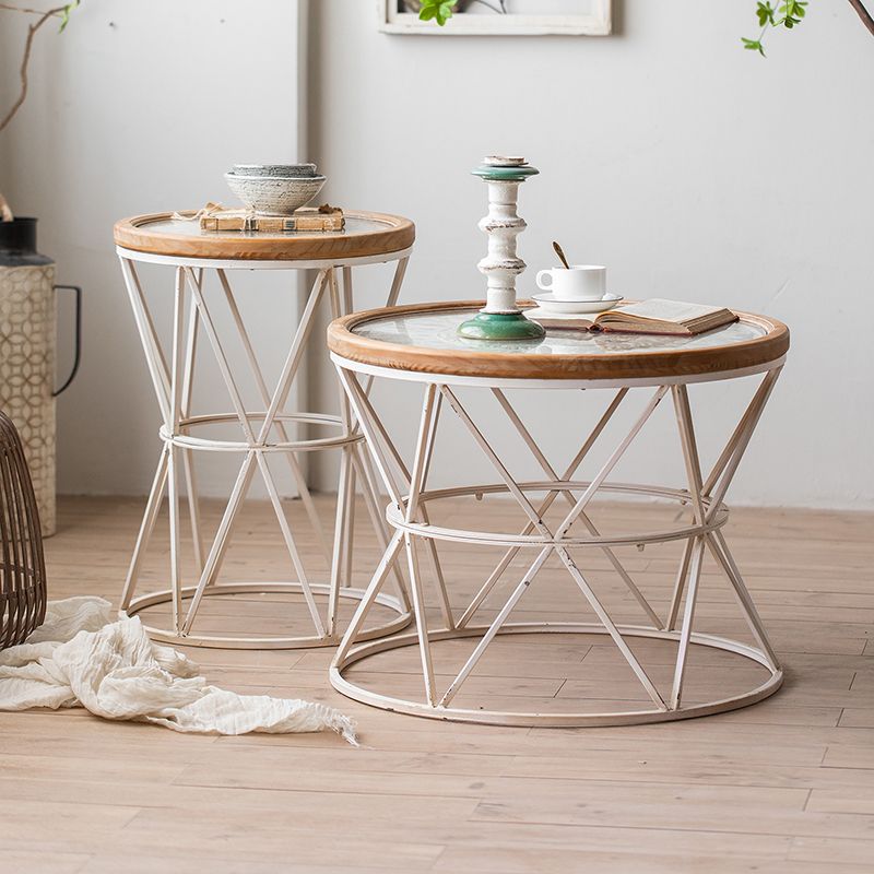 Table d'extrémité en bois massif de forme ronde avec table d'angle de base en métal pour le salon