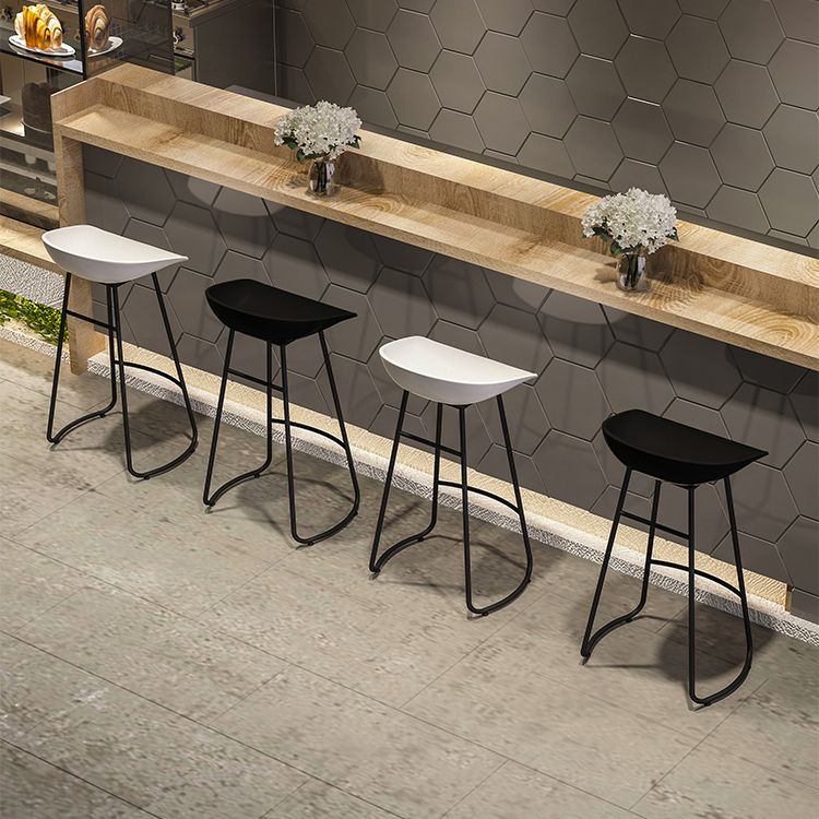 ノルディックシンプルなバースツールプラスチックシートバースツールダイニングルーム