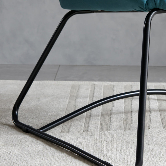 Modern Black Solid Back Dining Arm Chair Metal Kitchen Dining Arm Chair Clearhalo ' kitchen&dining_furn' 'Dining Chairs' 'Dining Tables & Seating' 'dining_chair' 'furn' 'furn_dining_chair' 'Furniture' 'furniture_dining_chair' 'Kitchen & Dining Furniture' 'kitchen' 3574507