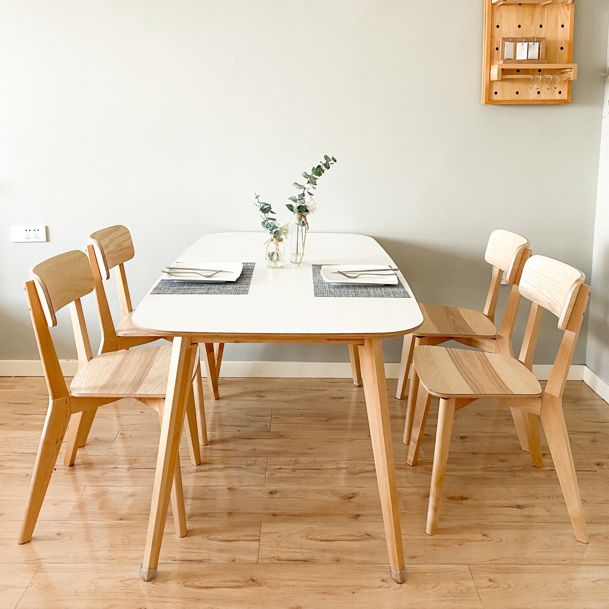 Minimalist Open Back Kitchen Dining Side Chair Solid Wood Dining Side Chair Clearhalo ' kitchen&dining_furn' 'Dining Chairs' 'Dining Tables & Seating' 'dining_chair' 'furn' 'furn_dining_chair' 'Furniture' 'furniture_dining_chair' 'Kitchen & Dining Furniture' 'kitchen' 3650387