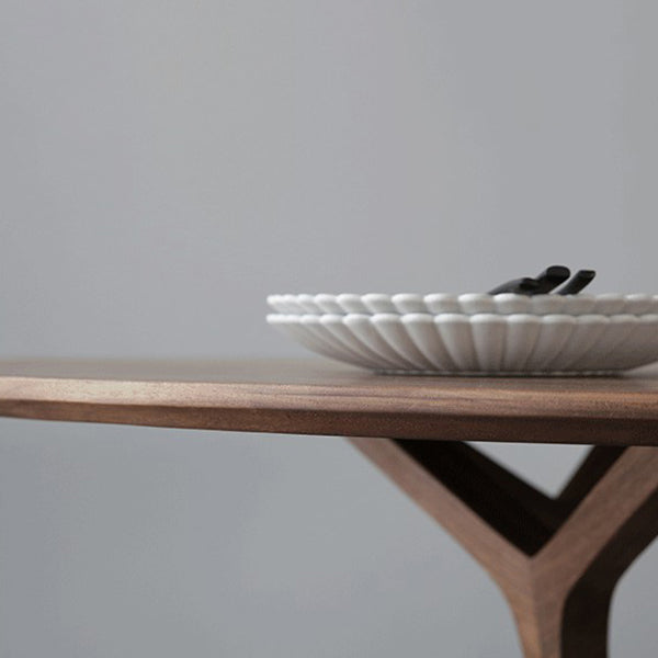 Modern Solid Wood Dining Table Brown Round Table with Pedestal Base for Home Clearhalo ' dining_table' 'Dining Tables & Seating' 'Dining Tables' 'furn' 'furn_dining_table' 'Furniture' 'furniture_dining_table' 'Kitchen & Dining Furniture' 'kitchen&dining_furn' 'kitchen' 'kitchen_dining_table' 3661891