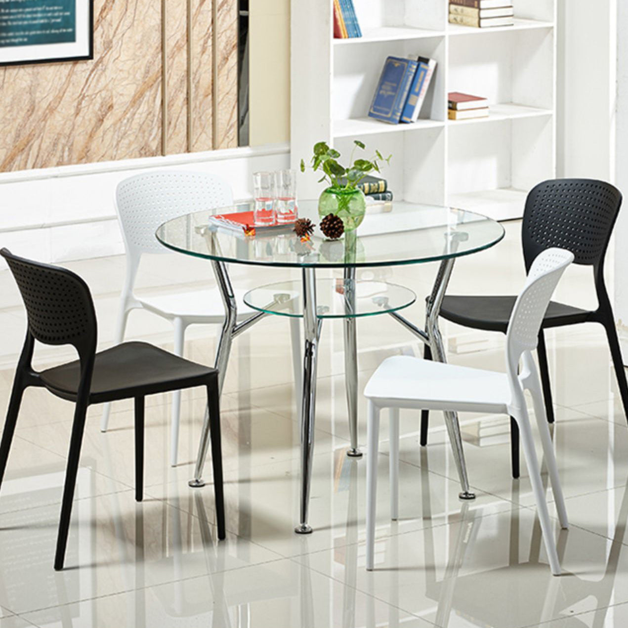 Modern Style Glass Kitchen Dining Table Clear Round Table with Metal Base for Home Clearhalo ' dining_table' 'Dining Tables & Seating' 'Dining Tables' 'furn' 'furn_dining_table' 'Furniture' 'furniture_dining_table' 'Kitchen & Dining Furniture' 'kitchen&dining_furn' 'kitchen' 'kitchen_dining_table' 3670680
