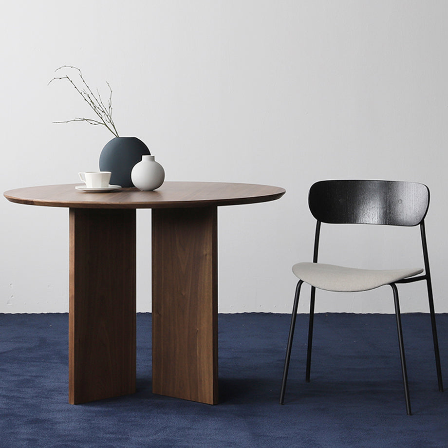 Contemporary Round Dining Table Pine Solid Wood Furniture for Dining Room Brown Without Chairs Clearhalo ' dining_table' 'Dining Tables & Seating' 'Dining Tables' 'furn' 'furn_dining_table' 'Furniture' 'furniture_dining_table' 'Kitchen & Dining Furniture' 'kitchen&dining_furn' 'kitchen' 'kitchen_dining_table' 3704084