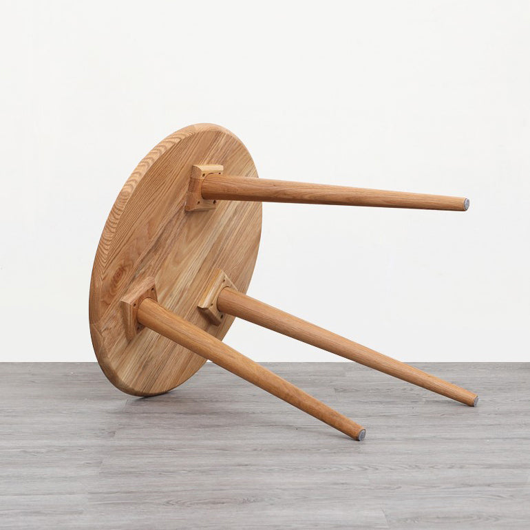 Contemporary Round Dining Table Oak Solid Wood Table with 3 Legs for Dining Room Clearhalo ' dining_table' 'Dining Tables & Seating' 'Dining Tables' 'furn' 'furn_dining_table' 'Furniture' 'furniture_dining_table' 'Kitchen & Dining Furniture' 'kitchen&dining_furn' 'kitchen' 'kitchen_dining_table' 3704503